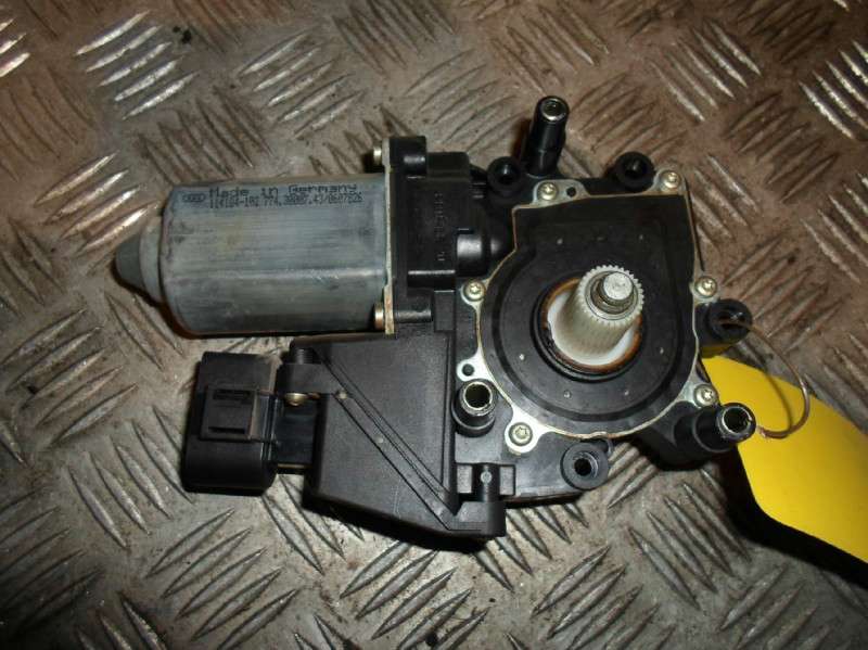 Audi A4 B5 original Fensterhebermotor vorn rechts 8D0959802D BJ1998